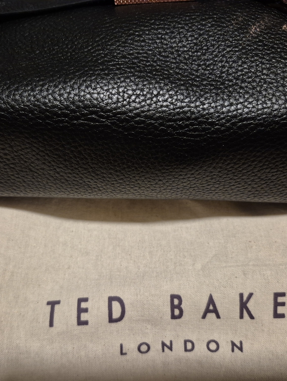 Ted Baker Black Pebbled Leather Crossbody with Rose Gold Chain Detail - Picture 4 of 8